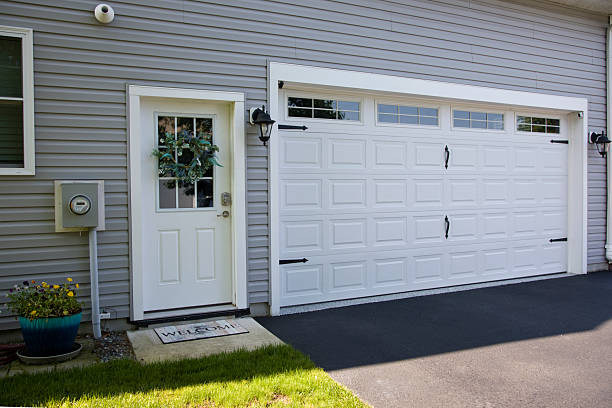 24/7 Emergency Garage Door Panel Replacement experts in Old Fig Garden, CA